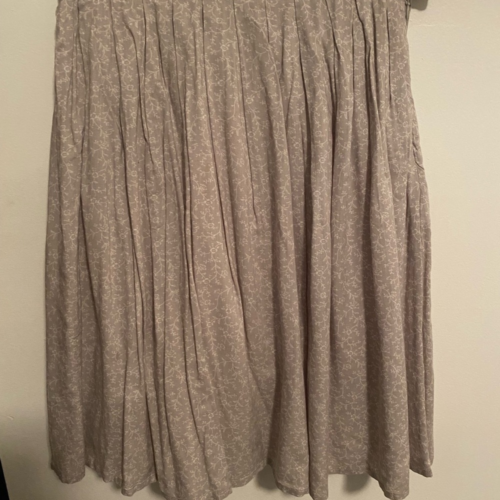 Chic Light Gray and White floral print Women's Pleated  Skirt